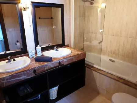 Duplex lumineux 3 chambres avec parc et proche golf à Jaca - Photo 15
