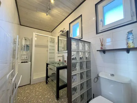 Maison avec WIFI, véranda, à 320m de la mer et à 500m de la plage, à Trégastel - Photo 5