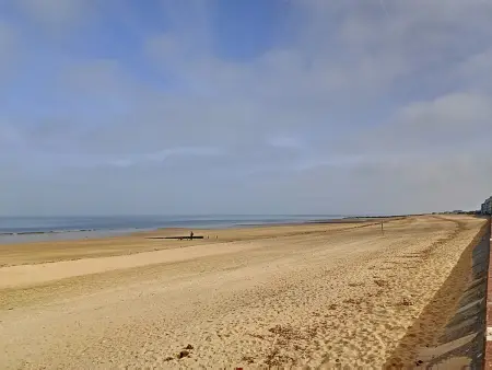 T2 Rez-de-jardin à 50m de la plage avec parking - Photo 9