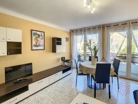 Appartement F2 moderne à Lamalou-les-Bains, proche thermes, balcon, Wi-Fi, animaux acceptés - Photo 2