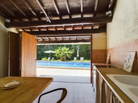 Mas rénové à Mouriès avec piscine, 6 chambres, terrasses et pool houses, en pleine nature provençale. - Photo 5