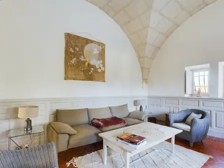Mas rénové à Mouriès avec piscine, 6 chambres, terrasses et pool houses, en pleine nature provençale. - Photo 11
