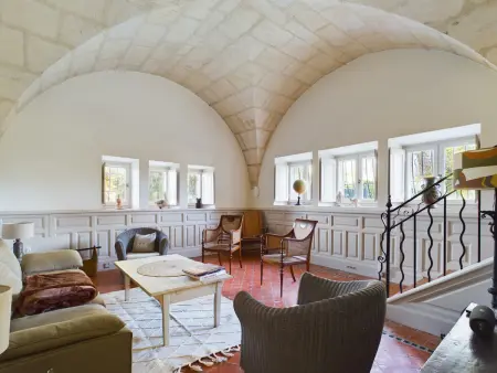 Mas rénové à Mouriès avec piscine, 6 chambres, terrasses et pool houses, en pleine nature provençale. - Photo 12