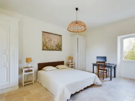 Mas rénové à Mouriès avec piscine, 6 chambres, terrasses et pool houses, en pleine nature provençale. - Photo 13