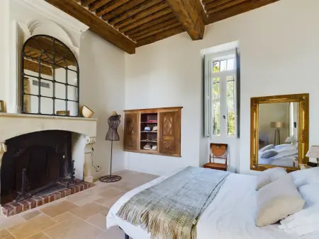 Mas rénové à Mouriès avec piscine, 6 chambres, terrasses et pool houses, en pleine nature provençale. - Photo 14