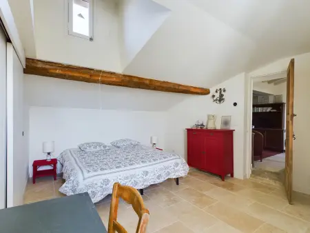 Mas rénové à Mouriès avec piscine, 6 chambres, terrasses et pool houses, en pleine nature provençale. - Photo 19