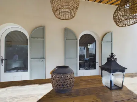 Mas rénové à Mouriès avec piscine, 6 chambres, terrasses et pool houses, en pleine nature provençale. - Photo 21