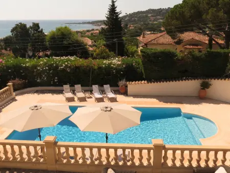 Villa spacieuse avec piscine privée et climatisation à Sainte-Maxime, idéale pour 10 personnes - Photo 1