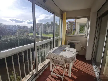 Studio climatisé avec parking et balcon, proche plage à Sainte-Maxime - Photo 1