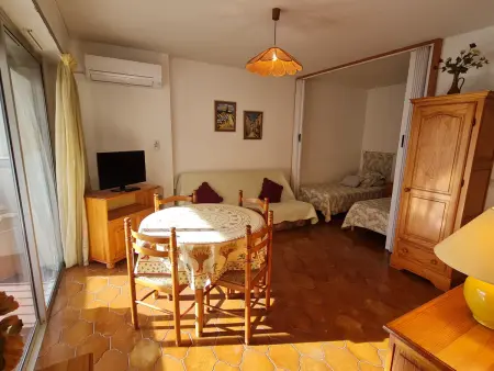 Studio climatisé avec parking et balcon, proche plage à Sainte-Maxime - Photo 4