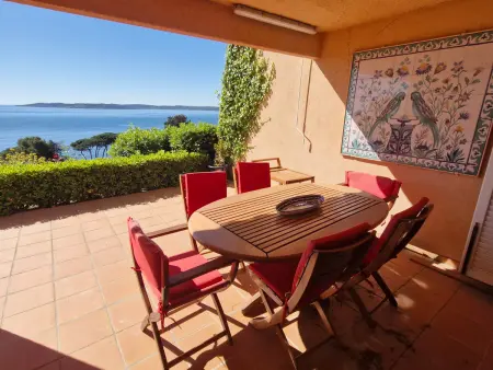 Appartement 3 pièces climatisé, piscine, accès plage, vue Golfe de St Tropez - Photo 2