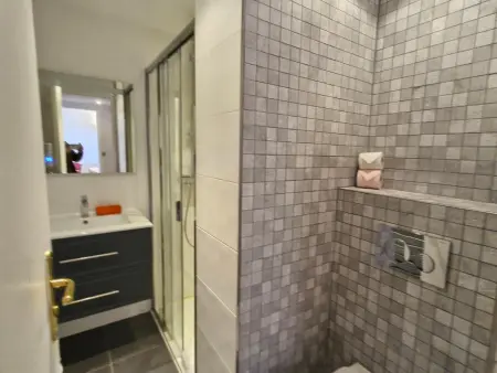 Appartement 3 pièces climatisé, piscine, accès plage, vue Golfe de St Tropez - Photo 23