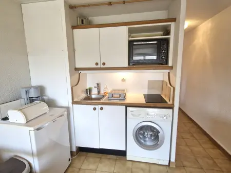 Studio cosy avec balcon et parking, animaux admis, près des plages à Sainte-Maxime - Photo 9
