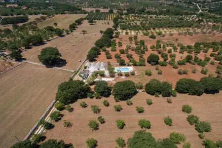 Magnificent Stefano's Trulli in Locorotondo, Maison en pierre de Locorotondo avec piscine souterraine pour 6 personnes - Photo 2