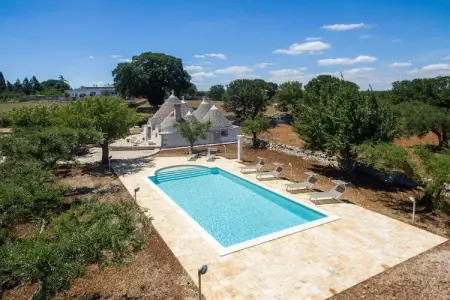 Magnificent Stefano's Trulli in Locorotondo, Maison en pierre de Locorotondo avec piscine souterraine pour 6 personnes - Photo 3