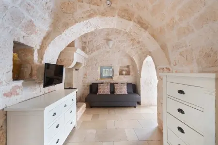 Magnificent Stefano's Trulli in Locorotondo, Maison en pierre de Locorotondo avec piscine souterraine pour 6 personnes - Photo 4