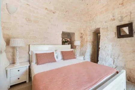 Magnificent Stefano's Trulli in Locorotondo, Maison en pierre de Locorotondo avec piscine souterraine pour 6 personnes - Photo 10
