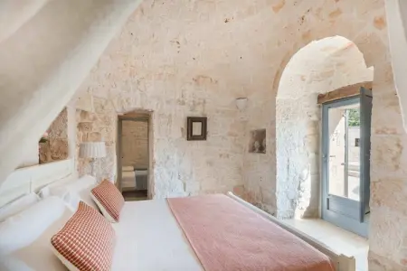 Magnificent Stefano's Trulli in Locorotondo, Maison en pierre de Locorotondo avec piscine souterraine pour 6 personnes - Photo 11