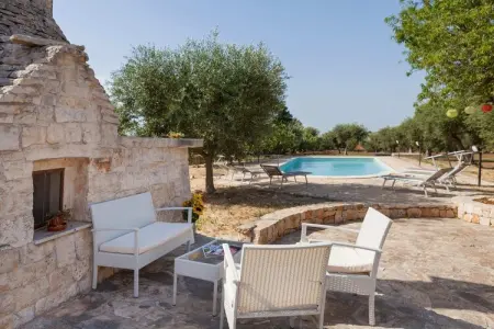 Magnificent Stefano's Trulli in Locorotondo, Maison en pierre de Locorotondo avec piscine souterraine pour 6 personnes - Photo 18