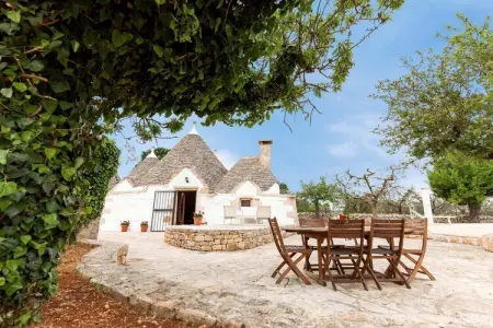 Magnificent Stefano's Trulli in Locorotondo, Maison en pierre de Locorotondo avec piscine souterraine pour 6 personnes - Photo 20