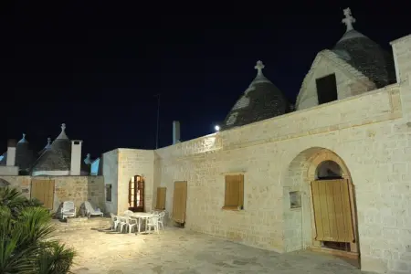 Villa Giovanna Trullo in Ostuni, Maison de Vacances Vallée d'Itria Piscine - Photo 1