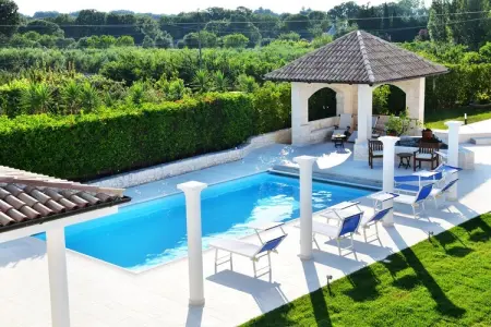 Villa Giovanna Trullo in Ostuni, Maison de Vacances Vallée d'Itria Piscine - Photo 2