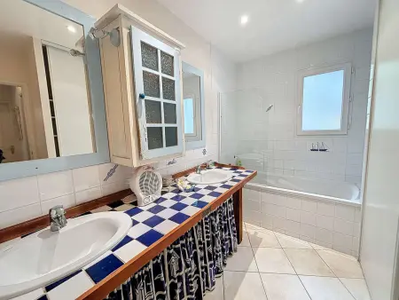 Villa contemporaine: terrasse, jardin clos, 4 chambres, proche mer et attractions - Photo 12