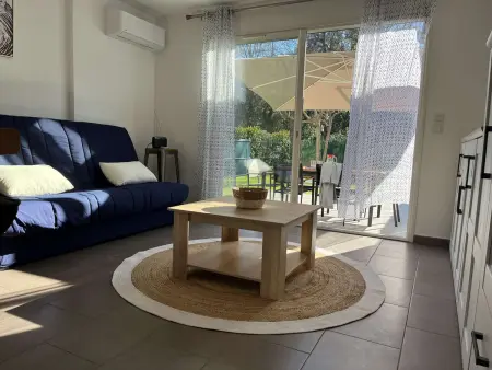 Appartement rénové 2 pièces, jardin privé, plage et garage, calme, climatisation - Photo 3