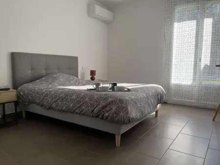 Appartement rénové 2 pièces, jardin privé, plage et garage, calme, climatisation - Photo 7