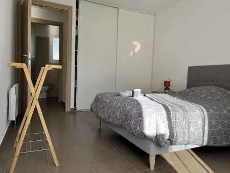 Appartement rénové 2 pièces, jardin privé, plage et garage, calme, climatisation - Photo 8