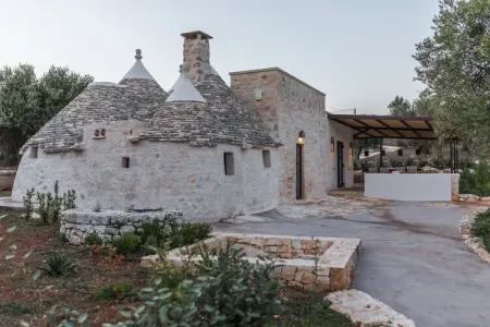 Luxury Trullo Termetrio in Cisternino, Trullo à Cisternino avec Piscine Infinie - Photo 1