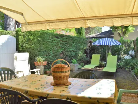 Appartement 2 pièces cabine avec terrasse, jardin, piscine et parking, proche plage - Le Lavandou - Photo 1