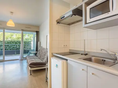 Charmant studio avec terrasse, parking en sous-sol, entre Biarritz et Anglet, à 5 km des plages - Photo 1