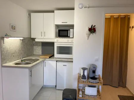 Charmant appartement 2 pièces avec balcon près de la plage - Photo 3