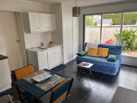Appartement rénové à Royan, proche plage, terrasse, parking privé - Photo 11