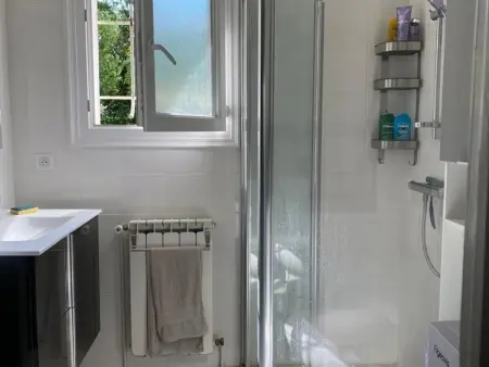 Appartement pieds dans l'eau à Royan avec jardin et équipements complets - Photo 5