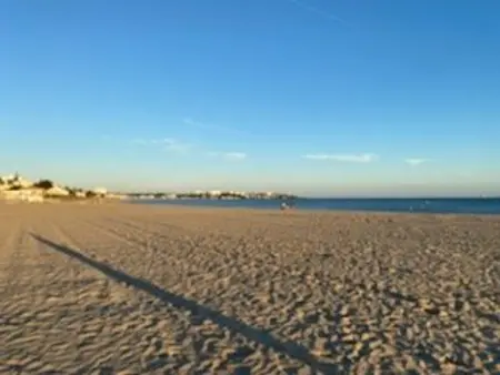 Appartement pieds dans l'eau à Royan avec jardin et équipements complets - Photo 9
