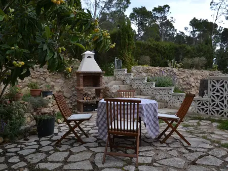 Maison familiale avec jardin privé, terrasse, BBQ et piscine commune à 4 km de la plage et du centre. - Photo 3