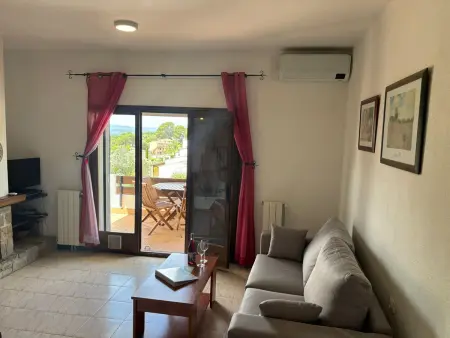 Maison familiale avec jardin privé, terrasse, BBQ et piscine commune à 4 km de la plage et du centre. - Photo 5