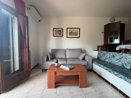 Maison familiale avec jardin privé, terrasse, BBQ et piscine commune à 4 km de la plage et du centre. - Photo 6