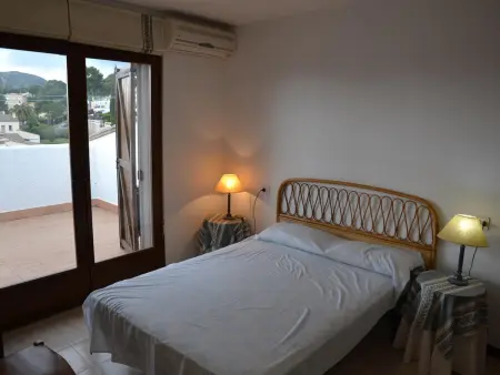 Maison familiale avec jardin privé, terrasse, BBQ et piscine commune à 4 km de la plage et du centre. - Photo 9