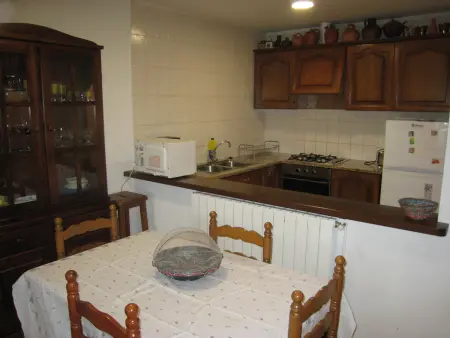 Maison familiale avec jardin privé, terrasse, BBQ et piscine commune à 4 km de la plage et du centre. - Photo 13