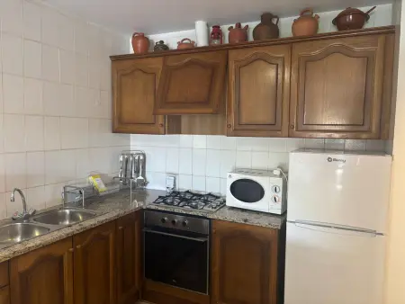 Maison familiale avec jardin privé, terrasse, BBQ et piscine commune à 4 km de la plage et du centre. - Photo 14