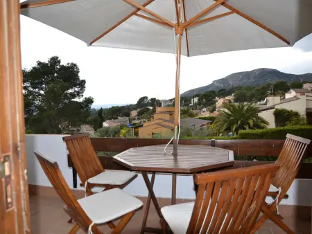 Maison familiale avec jardin privé, terrasse, BBQ et piscine commune à 4 km de la plage et du centre. - Photo 15