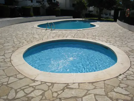 Maison familiale avec jardin privé, terrasse, BBQ et piscine commune à 4 km de la plage et du centre. - Photo 18
