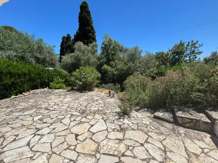 Maison avec Piscine Commune, Jardin et Terrasse - Proche Plage et Villages Médiévaux - Photo 2