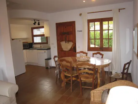 Maison avec Piscine Commune, Jardin et Terrasse - Proche Plage et Villages Médiévaux - Photo 9