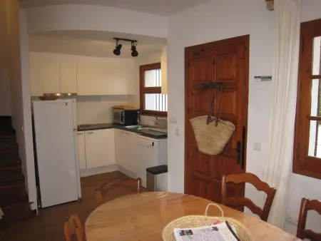 Maison avec Piscine Commune, Jardin et Terrasse - Proche Plage et Villages Médiévaux - Photo 10