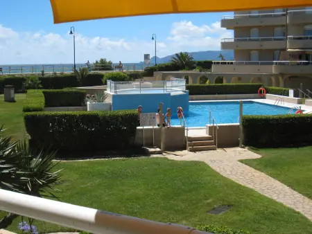 Studio rénové en bord de mer avec accès direct à la plage et piscine à L'Estartit - Photo 2