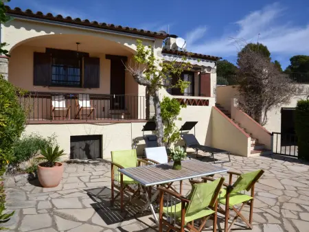 Maison de Vacances à L'Estartit : 3 Chambres, Piscine Commune, Proche Plage et Activités - Photo 1
